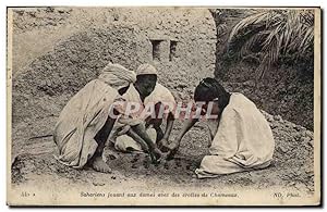 Image du vendeur pour Carte Postale Ancienne Sahariens jouant aux Dames avec des crottes de chameaux mis en vente par CPAPHIL