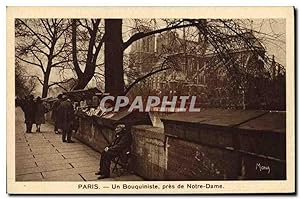 Carte Postale Ancienne Paris Un Bouquiniste pres de Notre Dame