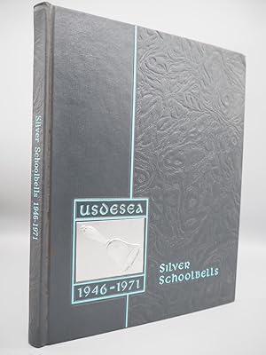 Bild des Verkufers fr Silver Schoolbells (1946-1971): A history of USDESEA and a tribute to those who have made it what it is. zum Verkauf von ROBIN SUMMERS BOOKS LTD