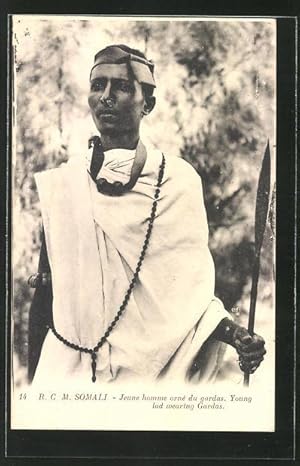 Ansichtskarte Somalia, Jeune homme orné du gardas, young lad wearing Gardas