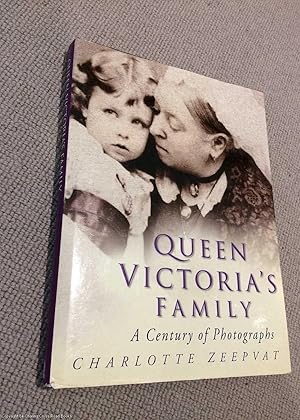 Imagen del vendedor de Queen Victoria's Family: A Century of Photographs 1840-1940 a la venta por 84 Charing Cross Road Books, IOBA