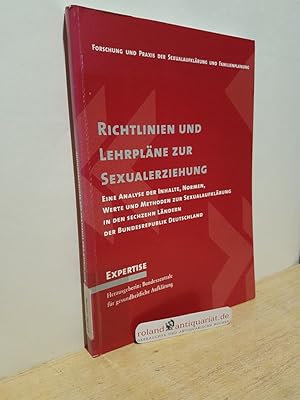 Bild des Verkufers fr Richtlinien und Lehrplne zur Sexualerziehung : eine Analyse der Inhalte, Normen, Werte und Methoden zur Sexualaufklrung in den sechzehn Lndern der Bundesrepublik Deutschland ; eine Expertise / von Andrea Hilgers. Bundeszentrale fr Gesundheitliche Aufklrung. Im Auftr. der BZgA. [Hrsg. Bundeszentrale fr Gesundheitliche Aufklrung (BZgA), Abteilung Sexualaufklrung, Verhtung und Familienplanung]. Unter Mitarb. von Susanne Krenzer und Nadja Mundhenke / Forschung und Praxis der Sexualaufklrung und Familienplanung zum Verkauf von Roland Antiquariat UG haftungsbeschrnkt