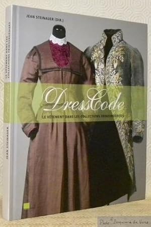 Seller image for DressCode. Le vtement dans les collections fribourgeoises. Photographies de francesco Ragusa. for sale by Bouquinerie du Varis