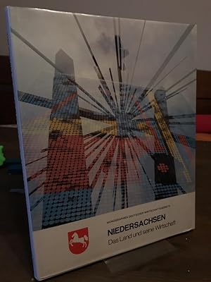 Imagen del vendedor de Niedersachsen. Das Land und seine Wirtschaft. Herausgegeben in Zusammenarbeit mit d. Niederschs. Ministerium fr Wirtschaft u. Verkehr. (= Monographien deutscher Wirtschaftsgebiete). a la venta por Altstadt-Antiquariat Nowicki-Hecht UG