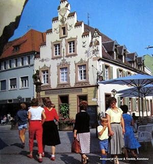 Bild des Verkufers fr Offenburg. Die alte und die neue Stadt. Offenburg, Kultur- und Verkehrsamt, 1987. Fol. 134 S., 1 Bl. Or.-Pp. zum Verkauf von Jrgen Patzer