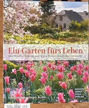 Bild des Verkufers fr Ein Garten frs Leben : Mit Manfred Lucenz und Klaus Bender durch das Gartenjahr. Fotografien von Jrgen Becker zum Verkauf von Baues Verlag Rainer Baues 