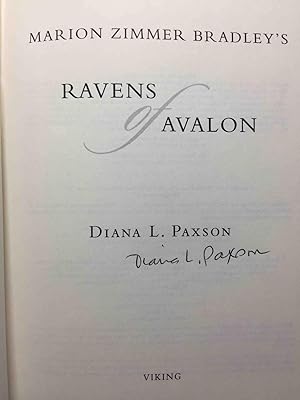 Image du vendeur pour Marion Zimmer Bradley's RAVENS OF AVALON. mis en vente par Bookfever, IOBA  (Volk & Iiams)