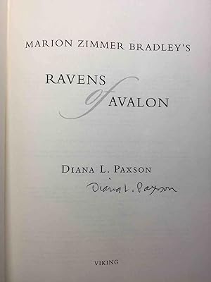 Immagine del venditore per Marion Zimmer Bradley's RAVENS OF AVALON. venduto da Bookfever, IOBA  (Volk & Iiams)