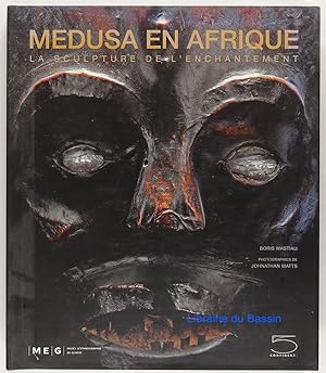 Medusa en Afrique La sculpture de l'enchantement