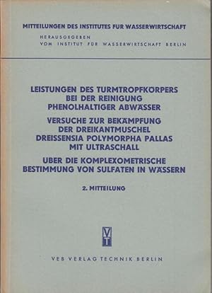 Imagen del vendedor de H. J. Meyer und M. Kirsten: Leistungen des Turmtropfkrpers bei der Reinigung phenolhaltiger Abwsser / Gottfried Breitig: Versuche zur Bekmpfung der Dreikantmuschel Dreissensia Polymorpha Pallas mit Ultraschall / Lieselotte Scholz: ber die komplexometrische Bestimmung von Sulfaten in Wssern (= Mitteilungen des Institutes fr Wasserwirtschaft, Berlin. Nr. 2 / 1957). a la venta por Antiquariat Carl Wegner