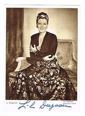 Bild des Verk�ufers f�r Portraitpostkarte mit eigenh. Unterschrift. zum Verkauf von Kotte Autographs GmbH