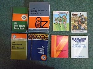 Immagine del venditore per The Cub Scout Handbook (1968 and 1972); Venture Series 1: Programme Planning for Executive Committees (2 editions); The Scout Badge and Scout Standard; The Chief Scout's Award Book; The Advanced Scout Standard (1967 and 1968); The Scout Leader's Guide from A -Z [9 volumes] venduto da Keoghs Books