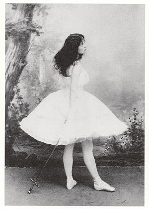 z66 Anna Pavlova Russian Ballerina in 1903 Giselle Ballet Postcard