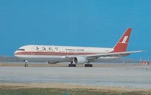 Imagen del vendedor de Boeing 767-36D B-2567 Plane of Shanghai Airlines at Beijing Airport Postcard a la venta por Postcard Finder