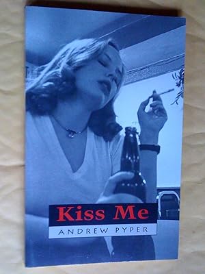 Seller image for Kiss me for sale by Livresse