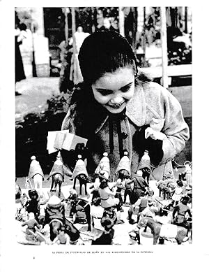 Bild des Verkufers fr LAMINA 6322: La feria de figuras de belen en los alrrededores de la catedral de Barcelona zum Verkauf von EL BOLETIN