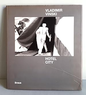 Bild des Verkufers fr Vladimir Vinski - Hotel City - Fotografien 1980-1984 zum Verkauf von Verlag IL Kunst, Literatur & Antiquariat