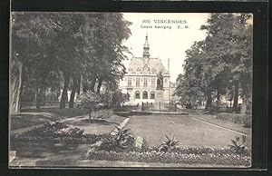 Carte postale Vincennes / Cours Marigny, vue de la rue avec vue du bâtiment