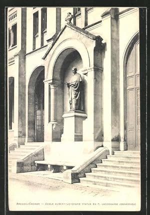 Carte postale Arcueil-Cachan, Ecole Albert-le-Grand, Statue du Lacordaire