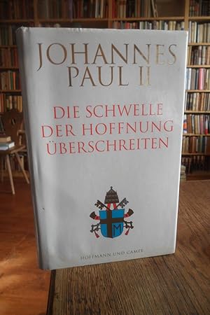 Bild des Verkufers fr Johannes Paul II : Die Schwelle der Hoffnung berschreiten. zum Verkauf von Antiquariat Floeder