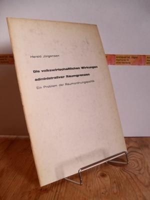 Imagen del vendedor de Die volkswirtschaftlichen Wirkungen administrativer Raumgrenzen : ein Problem der Raumordnungspolitik a la venta por Antiquariat frANTHROPOSOPHIE Ruth Jger