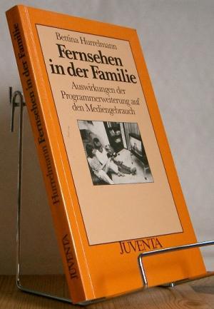 Bild des Verkufers fr Fernsehen in der Familie. Auswirkungen der Programmerweiterung auf den Mediengebrauch. zum Verkauf von Antiquariat frANTHROPOSOPHIE Ruth Jger