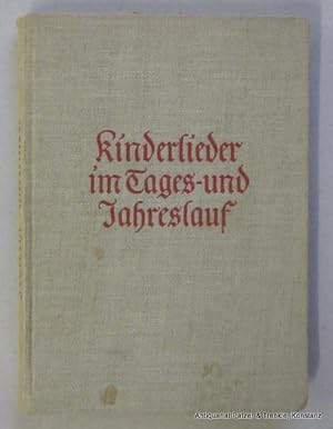 Imagen del vendedor de Volkslieder fr Kinder aller Altersstufen in Haus, Schule und Heim. Im Auftrage des Pestalozzi-Frbel-Hauses I herausgegeben von Hella Augusta Fehlbehr. Leipzig, Teubner, 1938. Kl.-8vo. Mit Noten. XIV S., 1 Bl., 162 (statt 172) S., 2 Bl. Or.-Lwd.; leicht gelockert, minimal fleckig. a la venta por Jrgen Patzer