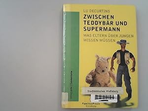 Bild des Verkufers fr Zwischen Teddybr und Supermann : was Eltern ber Jungen wissen mssen. Familienpraxis : Erziehung. zum Verkauf von Antiquariat Bookfarm