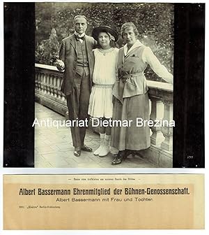 Orig.-Foto: Albert Bassermann, Ehrenmitglied der Bühnen-Genossenschaft. Albert Bassermann mit Fra...