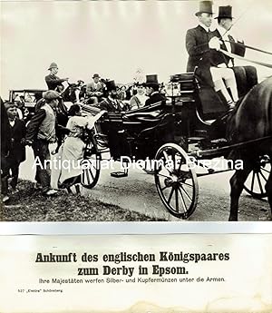 Orig.-Foto: Ankunft des englischen Königspaares zum Derby in Epsom. Ihre Majestäten werfen Silber...