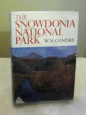 Immagine del venditore per The Snowdonia National Park (Collins New Naturalist) venduto da Dandy Lion Editions