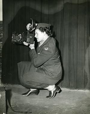 USA WWII Woman Military Photographer Camera Old Photo 1945