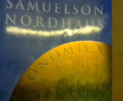 Seller image for Economics: An Introductory Analysis (International student edition) for sale by NEPO UG