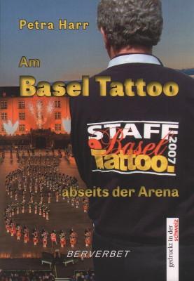 Bild des Verkufers fr Am Basel Tattoo abseits der Arena. zum Verkauf von Antiquariat Jenischek