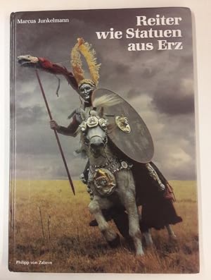 Bild des Verkufers fr Reiter wie Statuen aus Erz. Mit Farbabb. Mit Katalog zur Ausstellung ber rmische Paraderstungen im Archologischen Park Carnuntum. zum Verkauf von Der Buchfreund