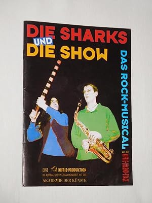 Image du vendeur pour Programmheft Kifrie Jugend-Etage/ Akademie der Knste Berlin 1995. DIE SHARKS UND DIE SHOW von Kurbjuhn, Meister (Musik). Regie: Doris Heiland, musikal. Ltg.: Marco Meister, Choreogr.: Warnar van Eeden, Bhnenbild/ Kostme: Regina Schill. Mit Johannes Wolf, Shafagh Laghai, Burak Onur, Agnieszka Pawlak, Claudia Heyse, Maurice Berger, Ranya Orfali, Shavonne Frazier mis en vente par Fast alles Theater! Antiquariat fr die darstellenden Knste