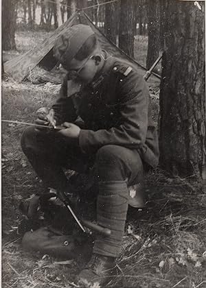 "Waffenreinigen im Bivak 3. Mai 1944" - deutscher Soldat German soldier Zweiter Weltkrieg WWII Kr...