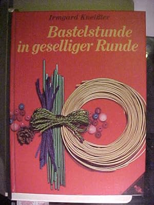 Image du vendeur pour Bastelstunde in geselliger Runde. mis en vente par Versandantiquariat Ingo Lutter