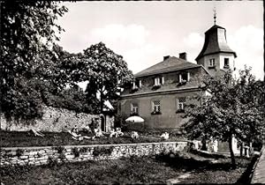 Bild des Verkufers fr Ansichtskarte / Postkarte Gattendorf Oberfranken Bayern, Hotel Schloss Gattendorf, Liegewiese zum Verkauf von akpool GmbH