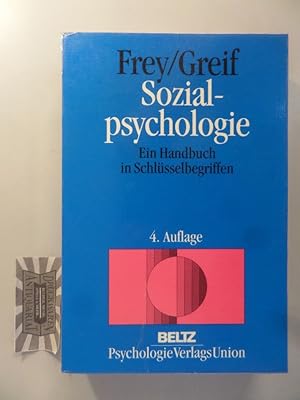 Bild des Verkufers fr Sozialpsychologie. Ein Handbuch in Schlsselbegriffen. zum Verkauf von Druckwaren Antiquariat