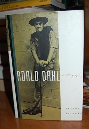 Immagine del venditore per Roald Dahl: A Biography. venduto da Dark Parks Books & Collectibles