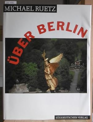 Bild des Verkufers fr ber Berlin. Einfhrung und Bildlegenden von Michael S. Cullen. zum Verkauf von Versandantiquariat Trffelschwein