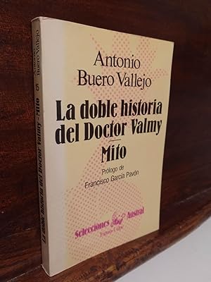 Seller image for La doble historia del Doctor Valmy Mito for sale by Libros Antuano