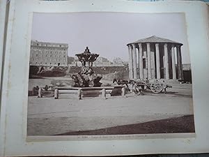 Album contenente 50 fotografie all'albumina riguardanti la città di Roma.(Piazze,architetture,sca...