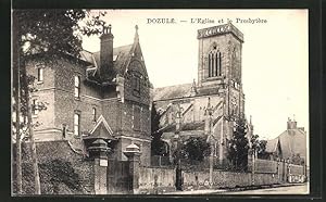 Carte postale Dozule, l`eglise et le Presbytere