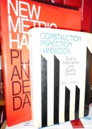 Seller image for NEW METRIC HANDBOOK PLANNING AND DESIGN DATA + CONSTRUCTION INSPECTION HANDBOOK Quality Assurance and Quality Control Third Edition (2 libros) for sale by Libros Dickens