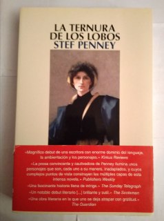 Seller image for La ternura de los lobos for sale by La Leona LibreRa