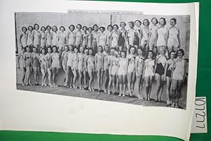 Bild des Verkufers fr Mrs. America Contestants 1936 PANARAMA zum Verkauf von Princeton Antiques Bookshop