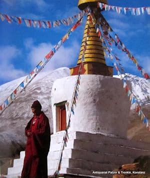 Seller image for Tibet. Flucht vom Dach der Welt. Fotos und Tagebuch einer Flucht. Mnchen, Bucher, 2007. 4to. Mit zahlreichen farbigen fotografischen Abbildungen. 167 S. Or.-Pp. mit Schutzumschlag; dieser mit kl. Resten eines Preisschilds. (ISBN 9783765816703). for sale by Jrgen Patzer