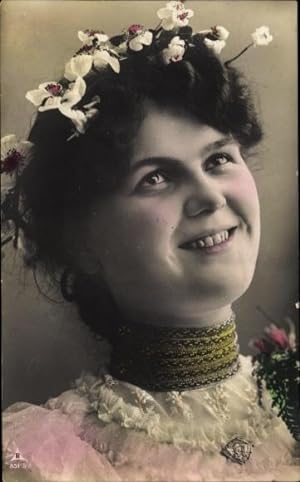 Ansichtskarte / Postkarte Portrait einer Frau mit Blumen im Haar, PH 851 5